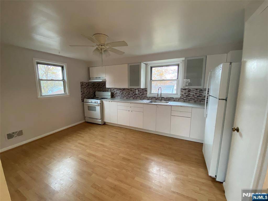 Bergenfield, NJ 07621,247 Merritt AVE