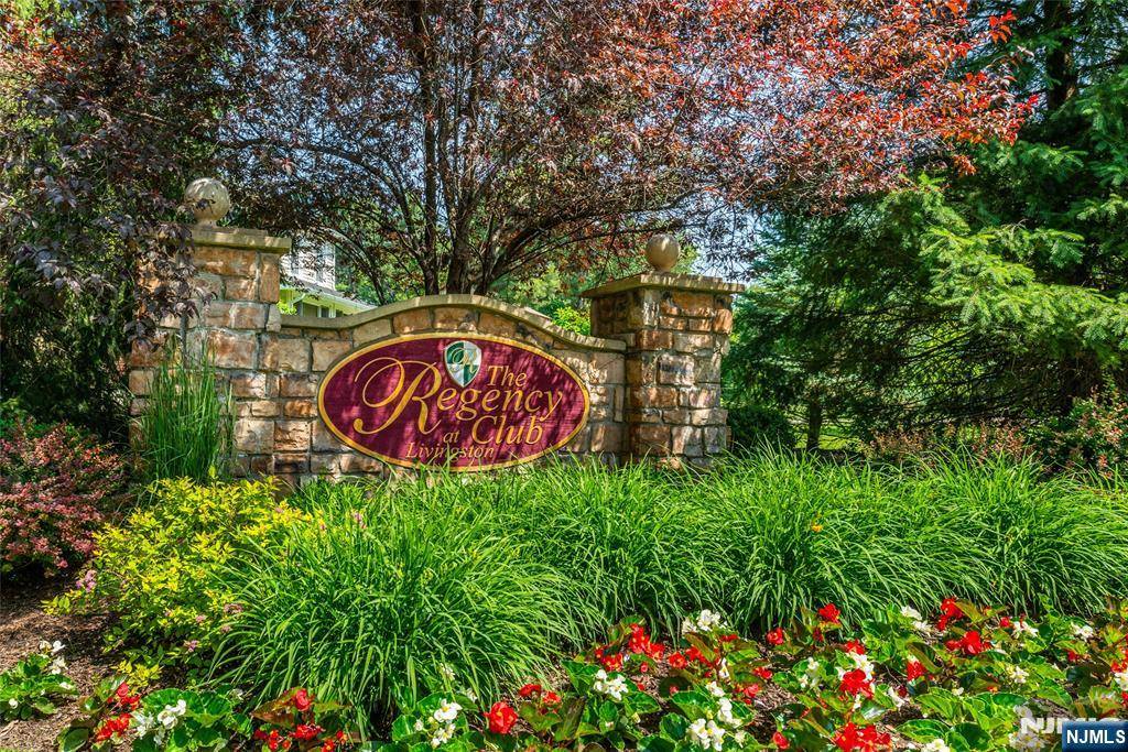 Livingston, NJ 07039,903 Regal BLVD #142