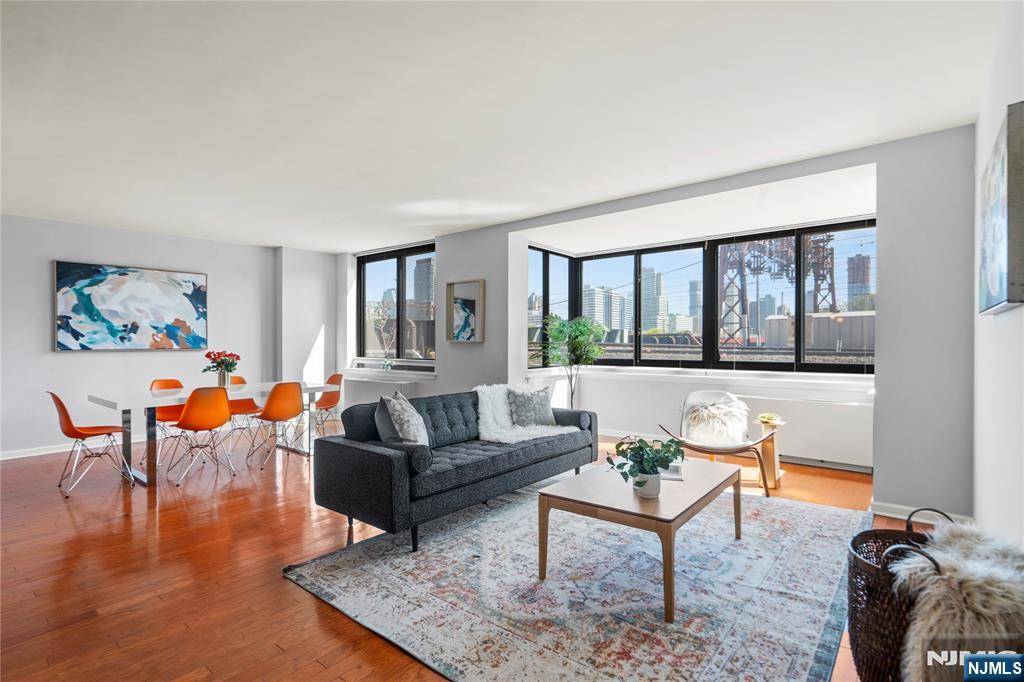 Jersey City, NJ 07310,700 Grove ST #2P