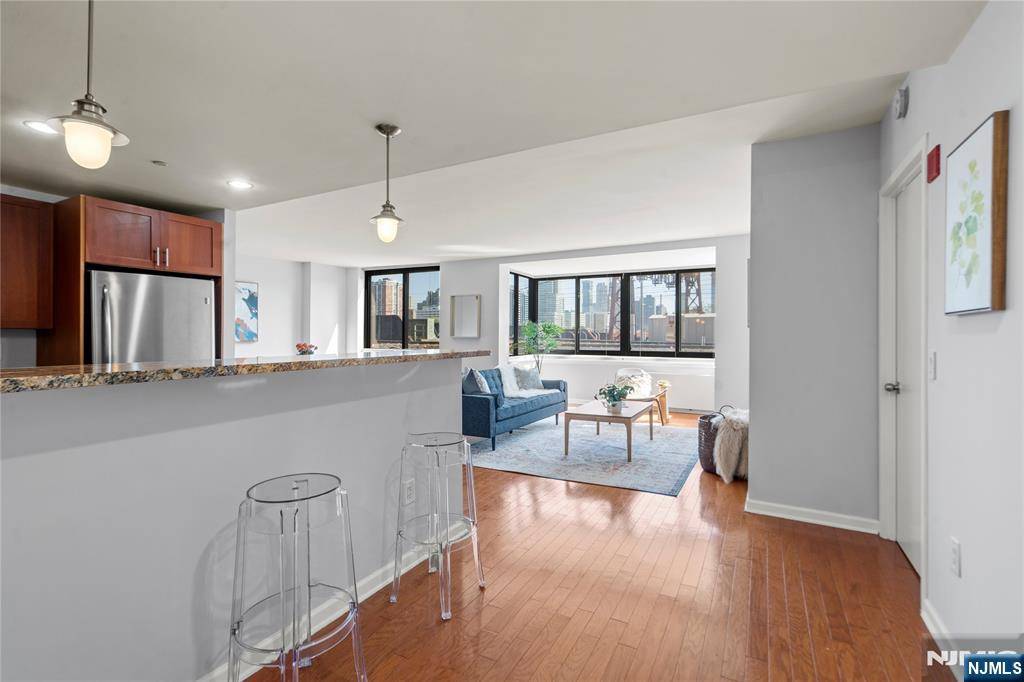 Jersey City, NJ 07310,700 Grove ST #2P