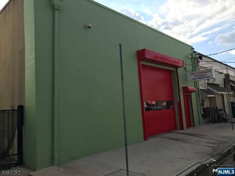 Newark, NJ 07105,68-70 Garden ST