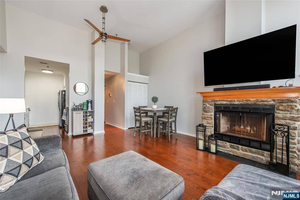 Little Falls, NJ 07424,260 Main ST #318