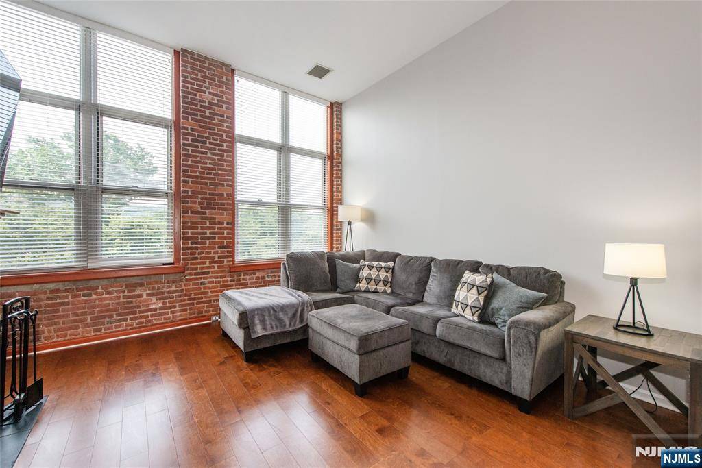 Little Falls, NJ 07424,260 Main ST #318