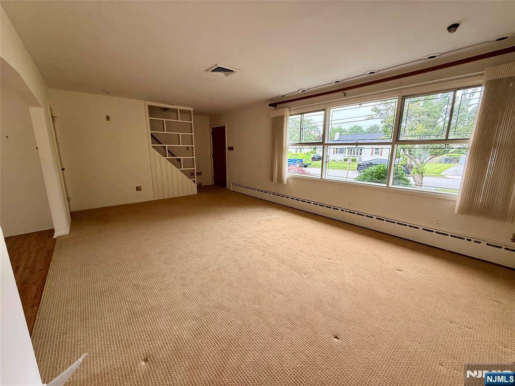 New Milford, NJ 07646,324 Jordan RD