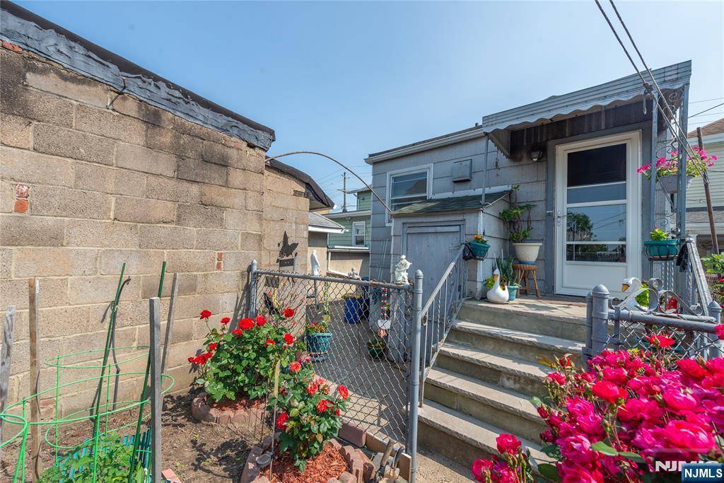 Hackensack, NJ 07601,114 Lodi ST
