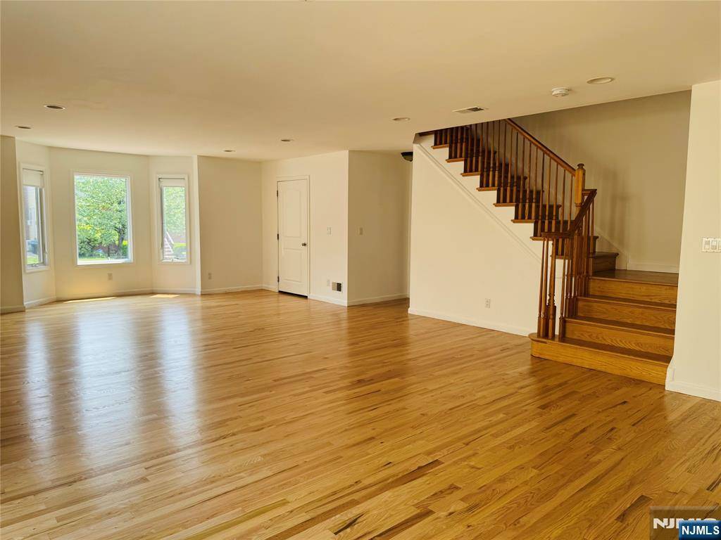Carlstadt, NJ 07072,310 Madison ST #B
