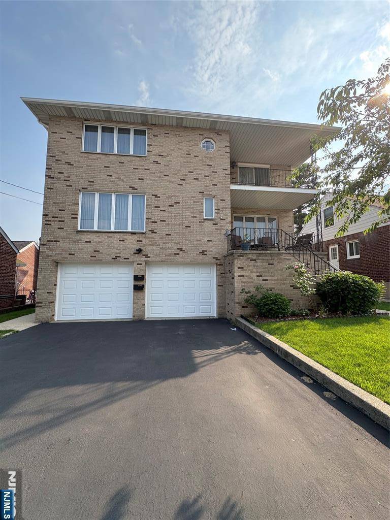 Palisades Park, NJ 07650,238 Harriet AVE #2 floor