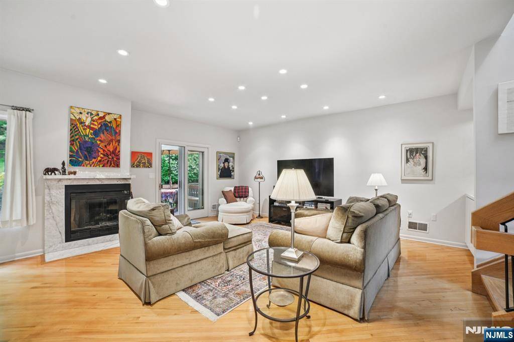 Caldwell, NJ 07006,30 Andrea DR #30