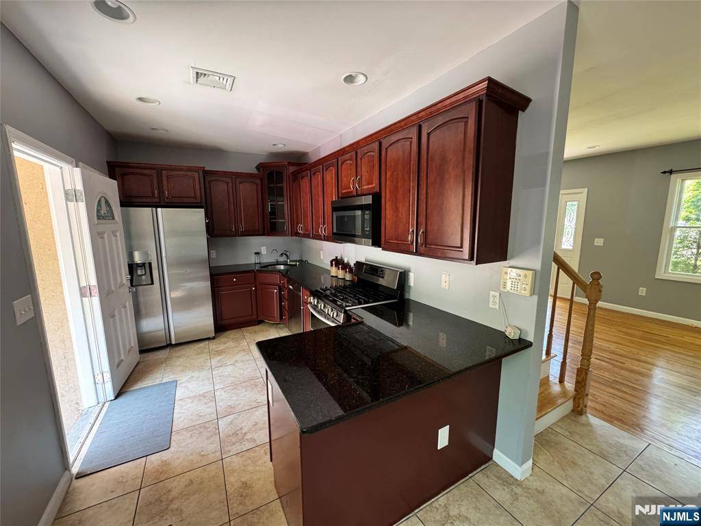 Paramus, NJ 07652,499 Paramus RD