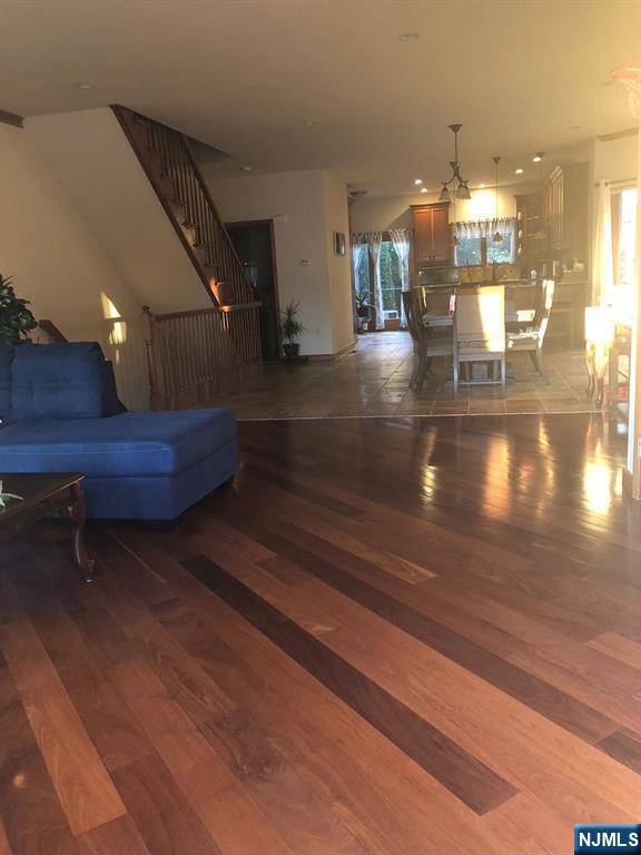 Palisades Park, NJ 07650,141 E Edsall