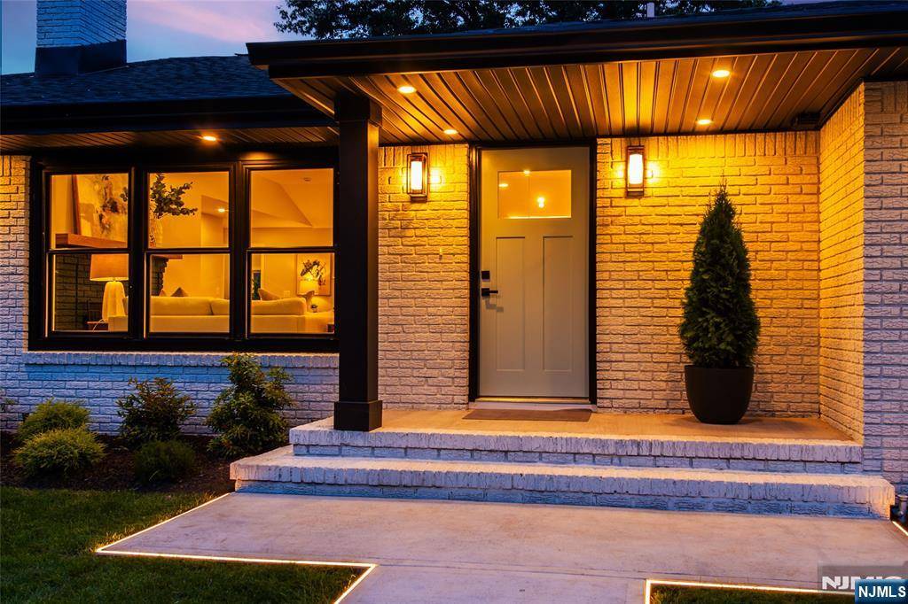 Little Falls, NJ 07424,12 Hillcrest DR