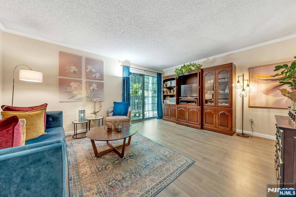 Mahwah, NJ 07430,369 Cottonwood WAY
