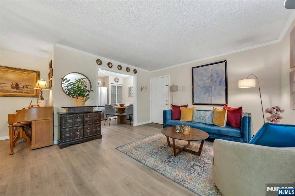 Mahwah, NJ 07430,369 Cottonwood WAY