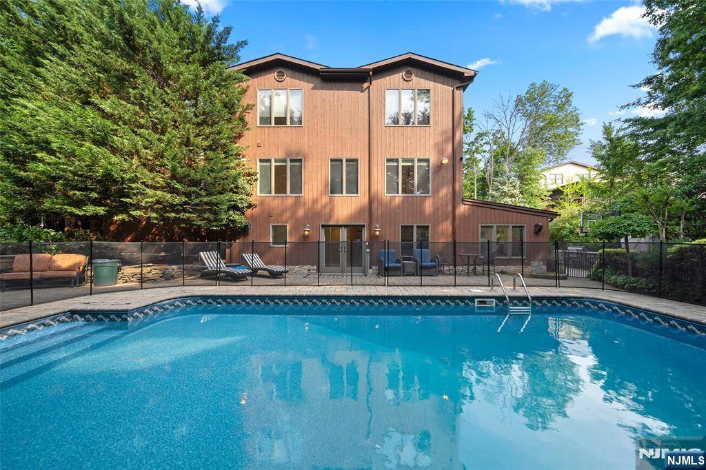 Palisades Park, NJ 07650,459 Hillside AVE #A