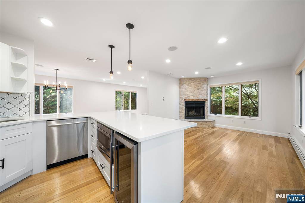 Palisades Park, NJ 07650,459 Hillside AVE #B
