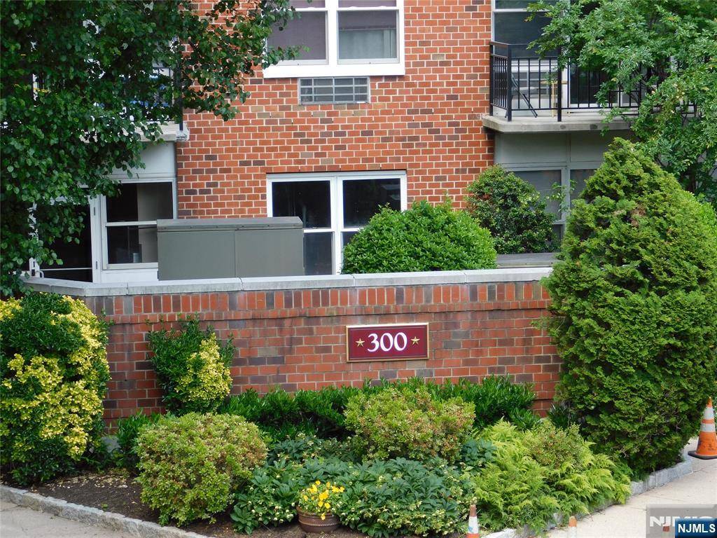 Little Falls, NJ 07424,300 Main ST #317