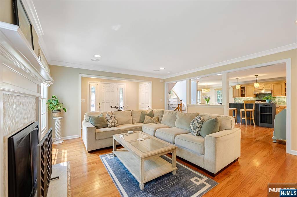 Ramsey, NJ 07446,11 Madison AVE