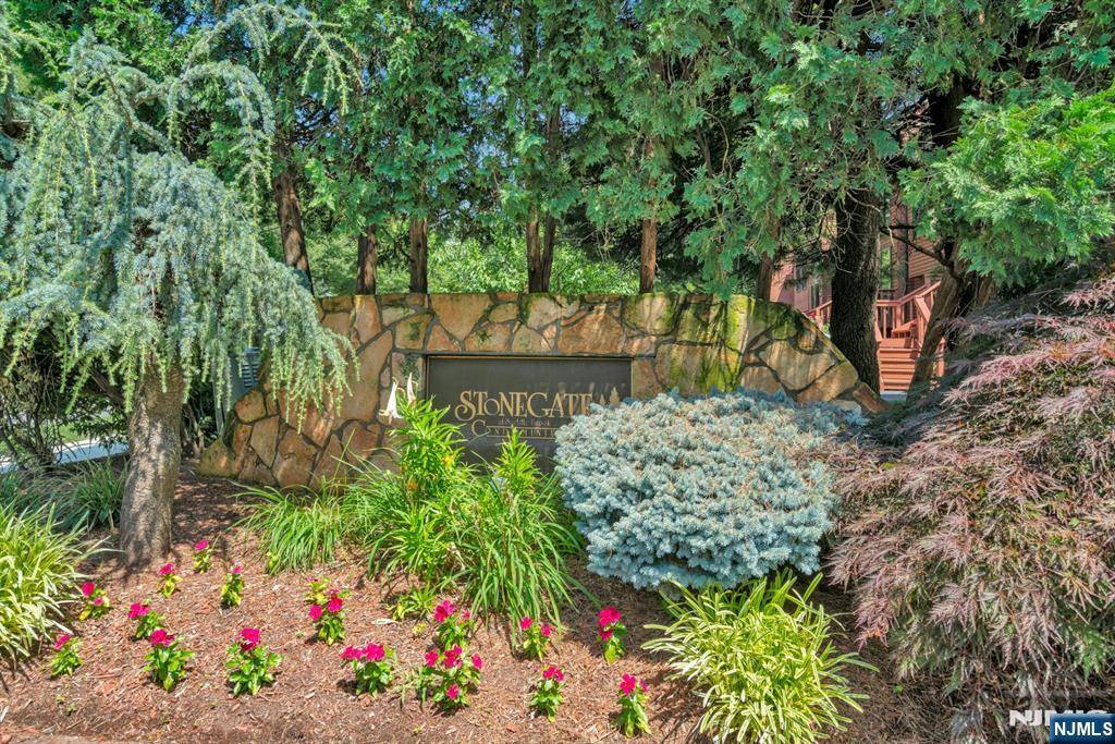 Saddle Brook, NJ 07663,20 Sherry LN #20