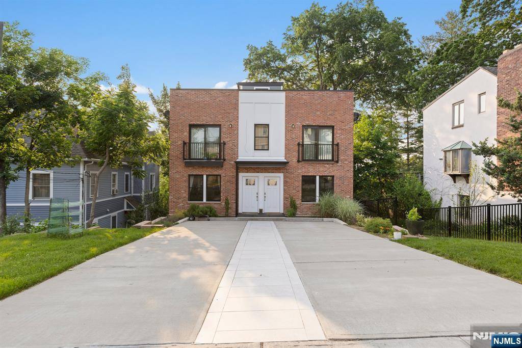 Ridgefield, NJ 07657,571 Hillside ST