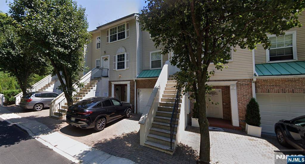 North Bergen, NJ 07047,60 Bergen Ridge RD #1