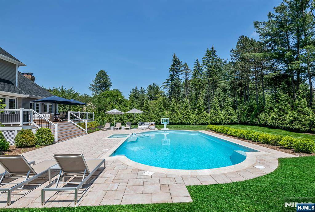 Franklin Lakes, NJ 07417,813 Sussex RD