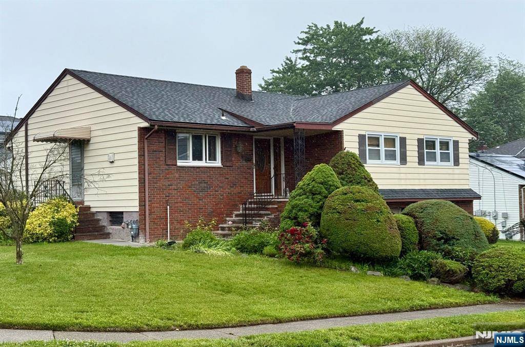 Clifton, NJ 07013,40 Thanksgiving LN
