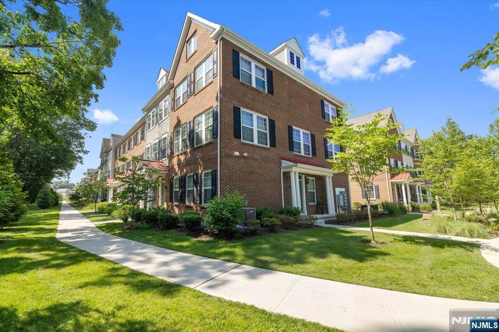 Fair Lawn, NJ 07410,111 Landmark LN #111
