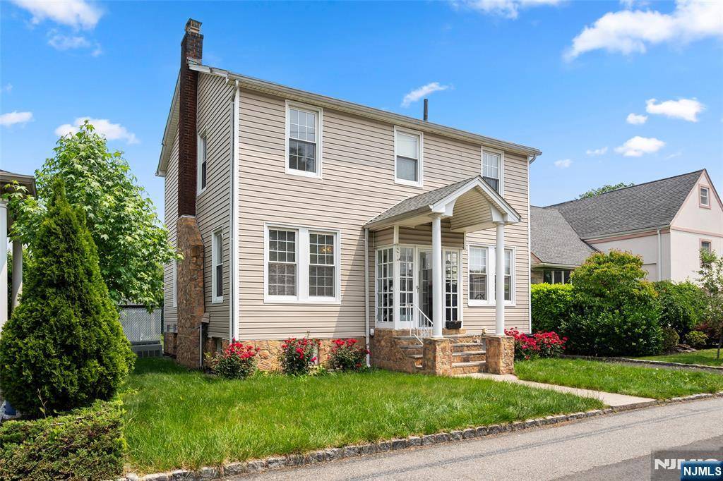 Fort Lee, NJ 07024,3 Drury LN