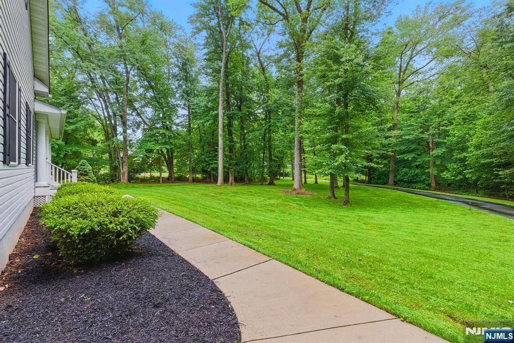 Fairfield, NJ 07004,166 Horseneck RD