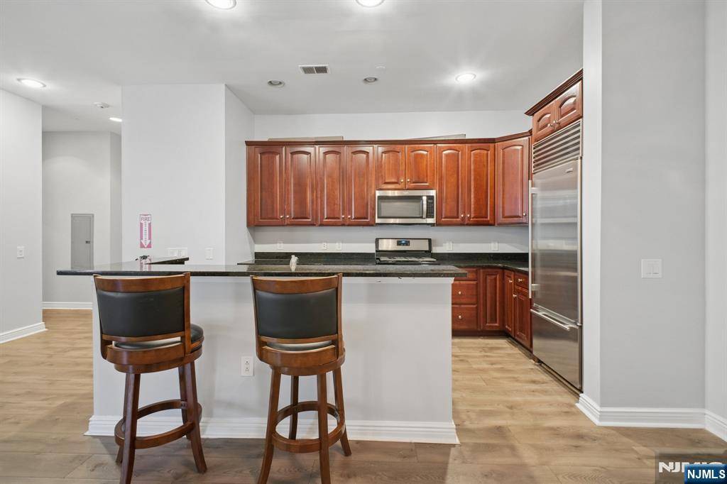North Bergen, NJ 07047,7400 River RD #111