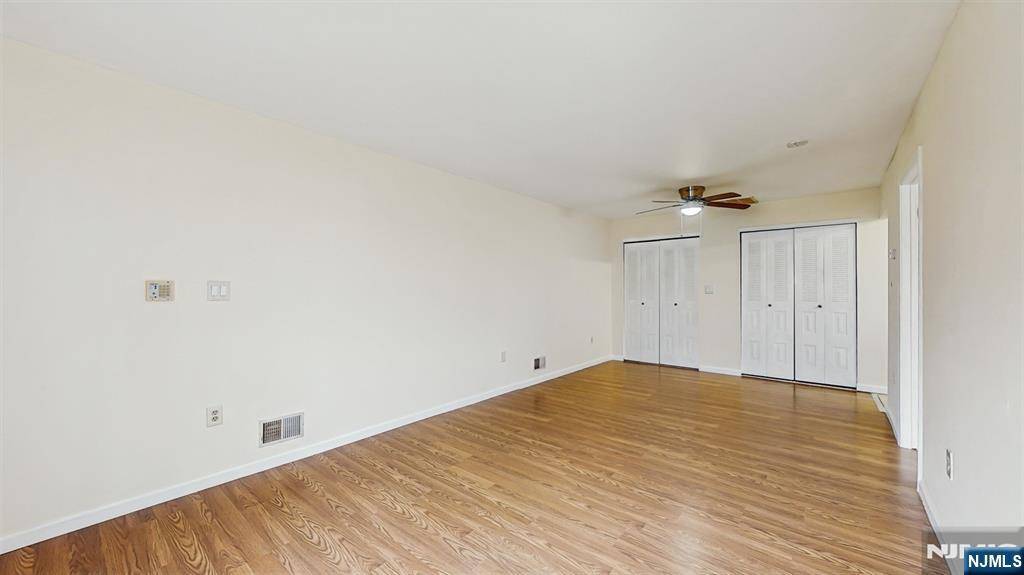 Newark, NJ 07103,34 Howard CT #803