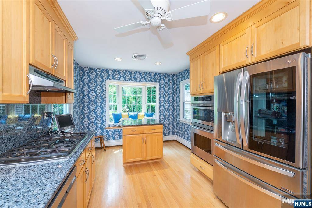 West Caldwell, NJ 07006,45 Cavell PL