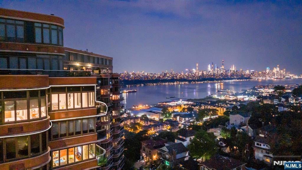 Cliffside Park, NJ 07010,100 Carlyle DR #17D-S