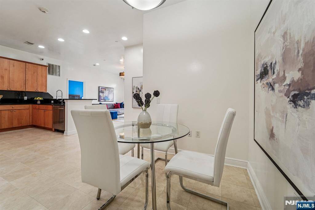 North Bergen, NJ 07047,7400 River RD #114