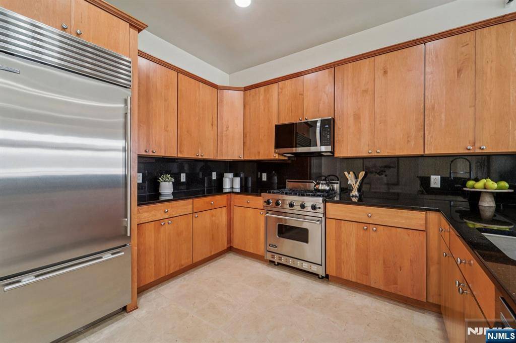 North Bergen, NJ 07047,7400 River RD #114