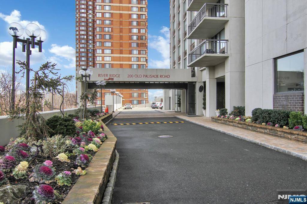 Fort Lee, NJ 07024,200 Old Palisade #PH4/5