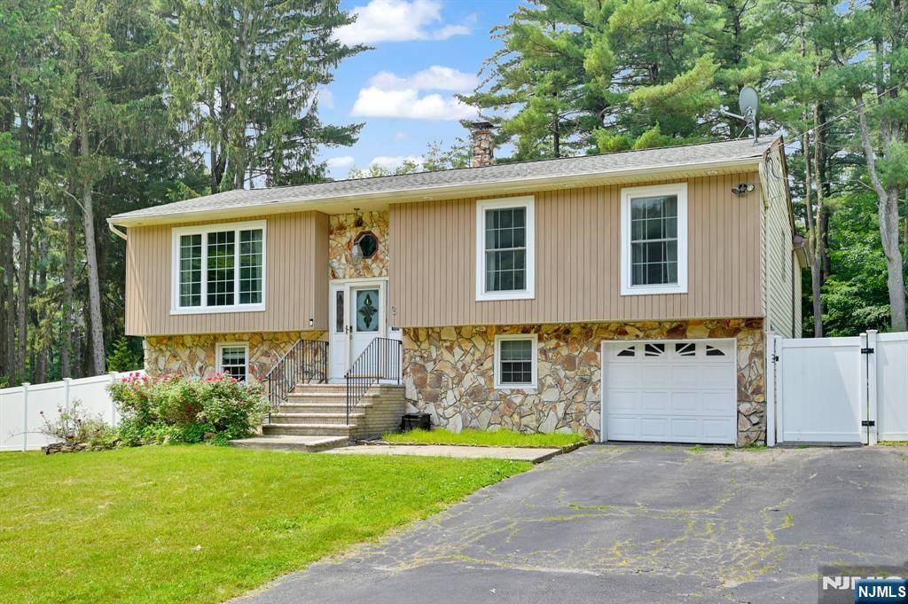 Ringwood, NJ 07456,2 Fountain DR