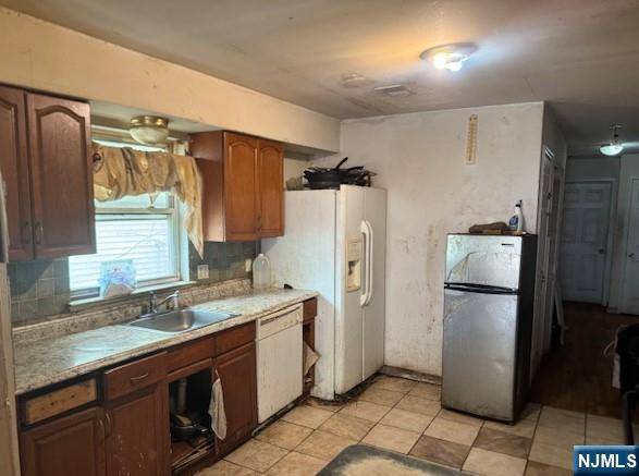 Newark, NJ 07112,328-330 Hawthorne AVE