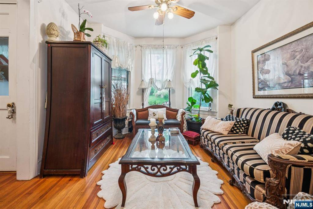 Verona, NJ 07044,88 Reid