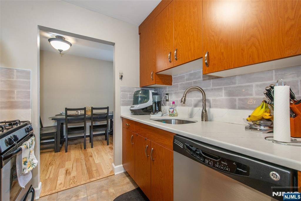 Nutley, NJ 07110,25 River RD #C21