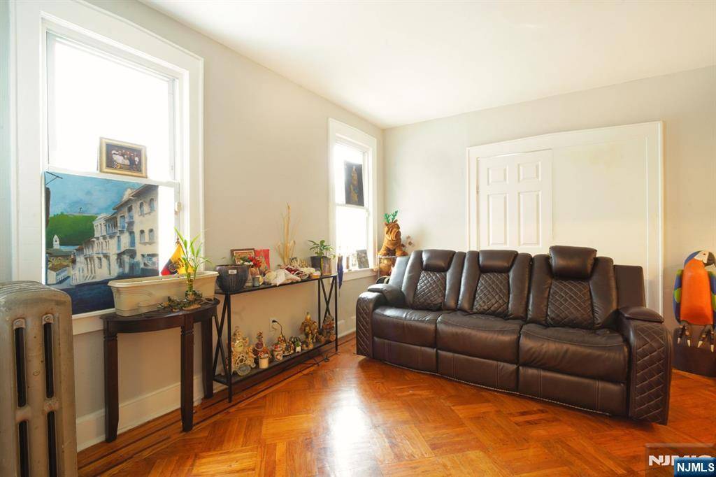 Bloomfield, NJ 07003,63 Grove