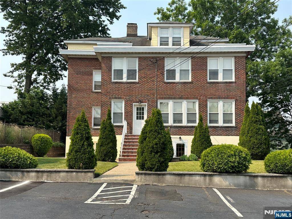 Lyndhurst, NJ 07071,536 Lake AVE #3