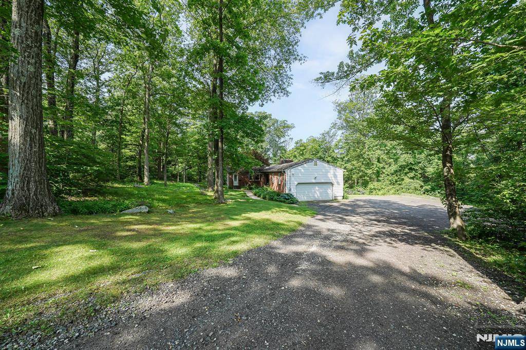 West Milford, NJ 07480,207 Ridge RD