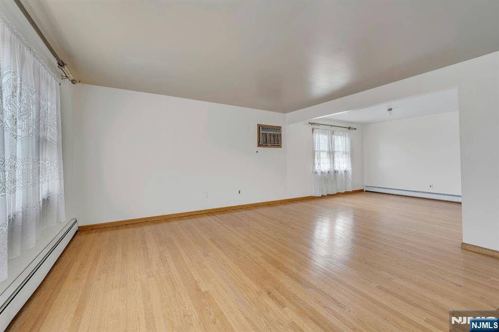 East Rutherford, NJ 07073,15 Jersey ST