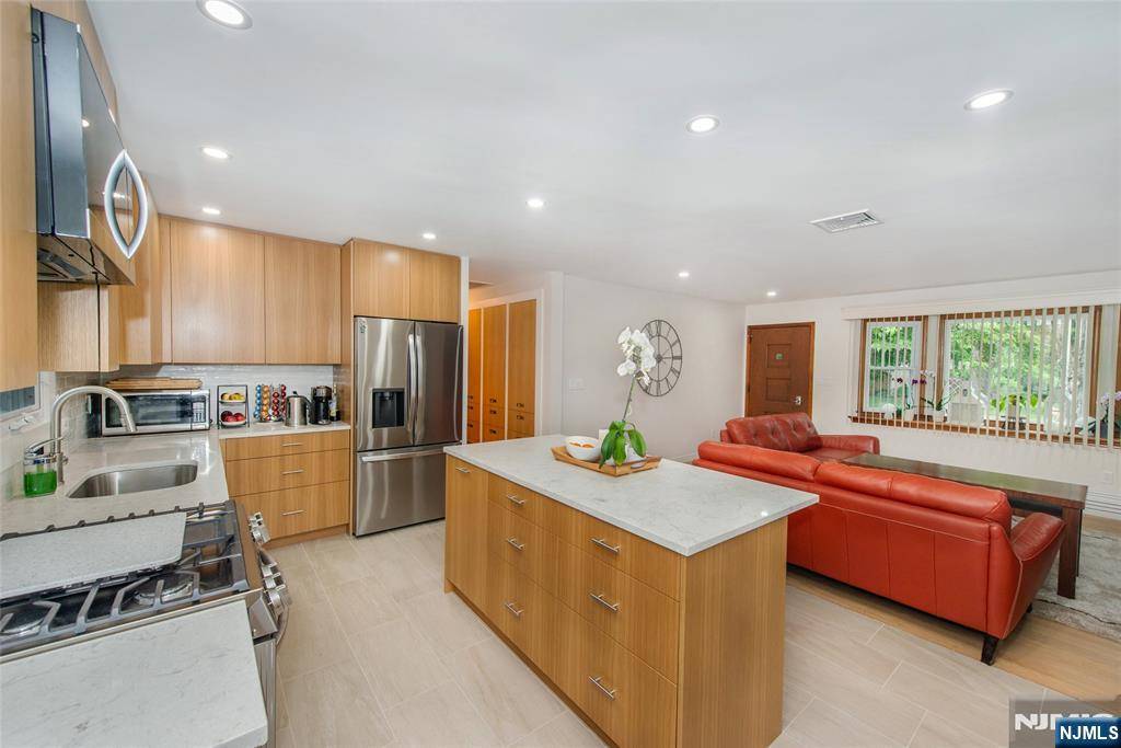Wayne, NJ 07470,24 James ST