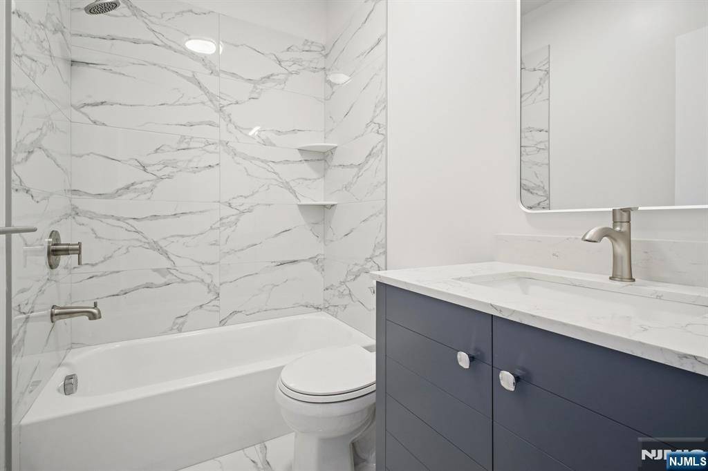 Montclair, NJ 07042,142 Maple AVE #2