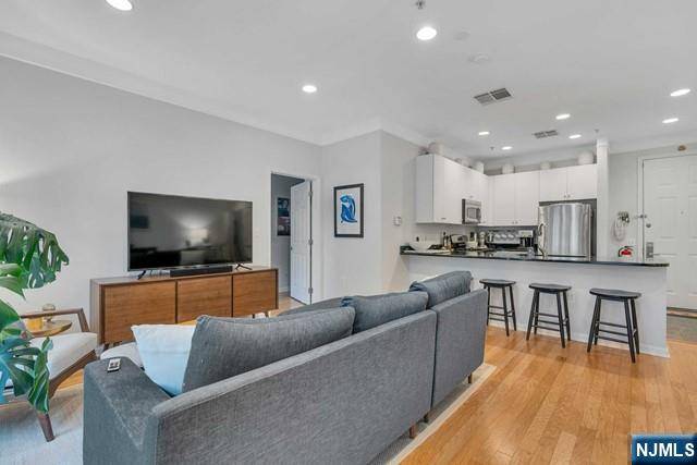 Hoboken, NJ 07030,1300 Grand ST #201