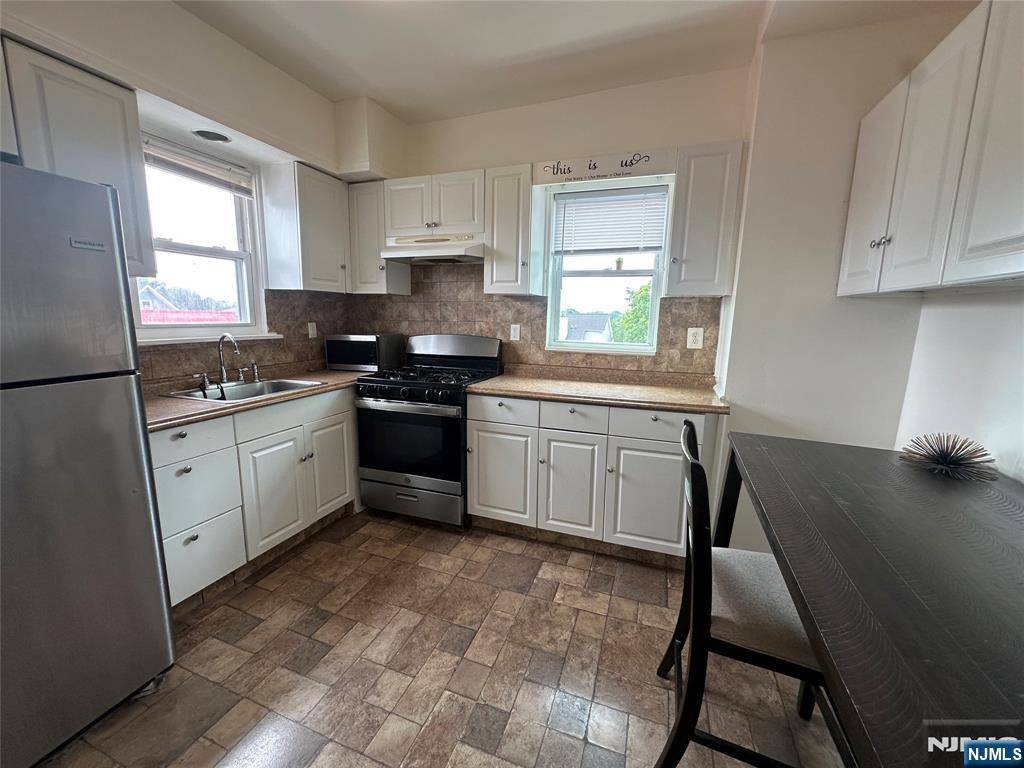 Lyndhurst, NJ 07071,347 Ridge RD #2