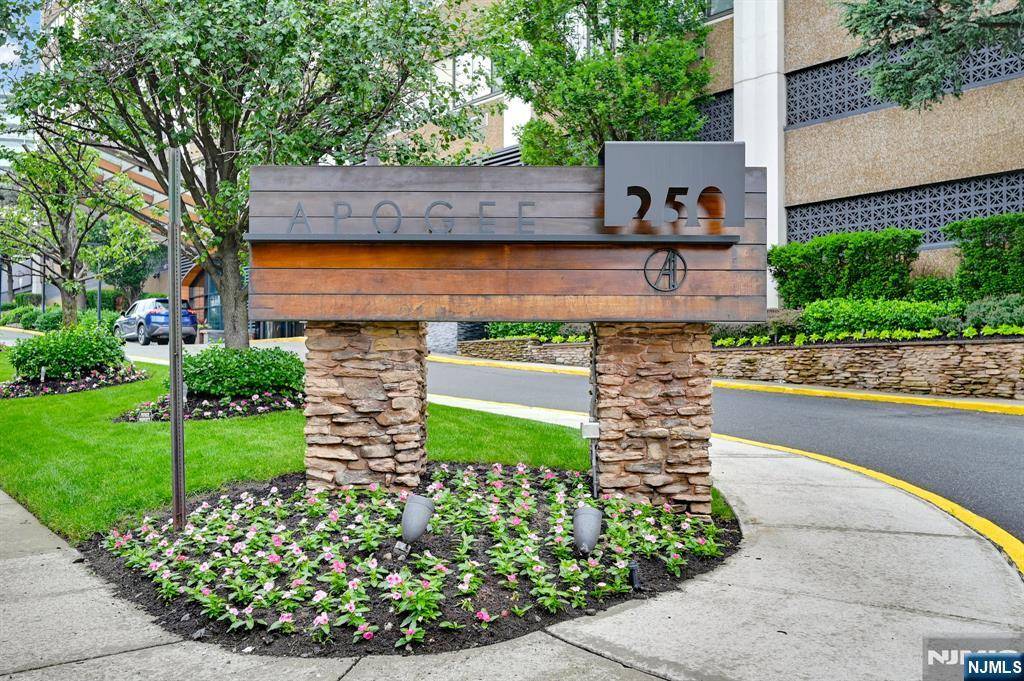 Cliffside Park, NJ 07010,250 Gorge RD #15F