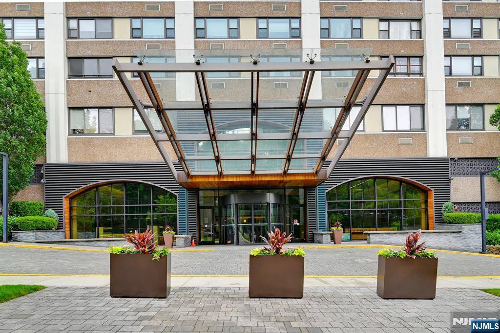 Cliffside Park, NJ 07010,250 Gorge RD #15F